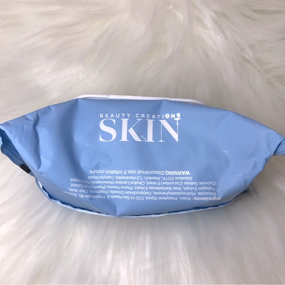 🔴 4/$15 NEW Collagen Rejuvenating Makeup Remover Wipes 30 count pack - Picture 4 of 5